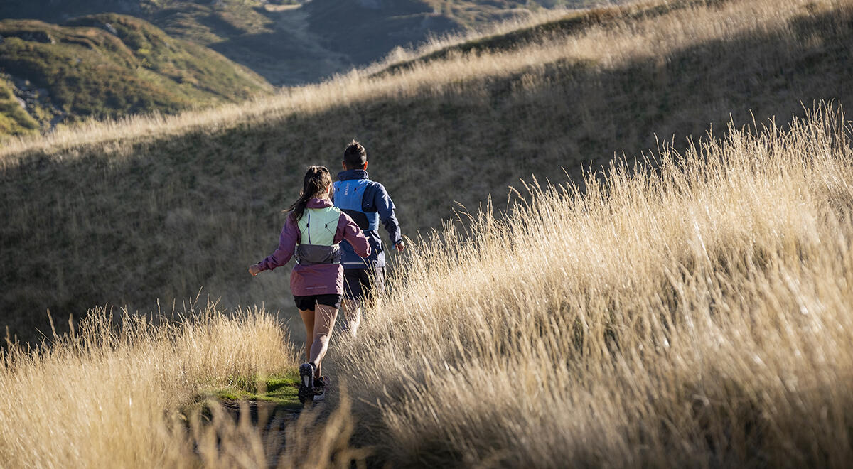 Chạy trail cần chuẩn bị gì: Top 15++ Vật Dụng Chạy Trail Cần Thiết