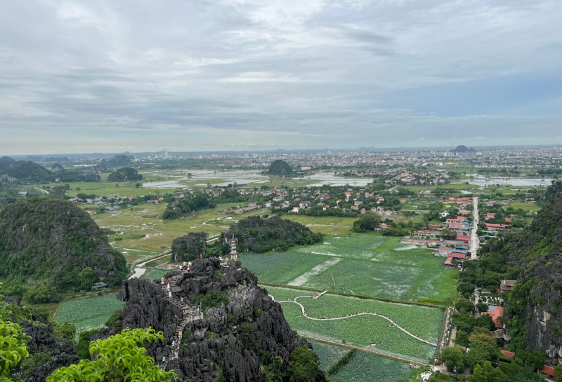leo núi Hàm Lợn Sapa