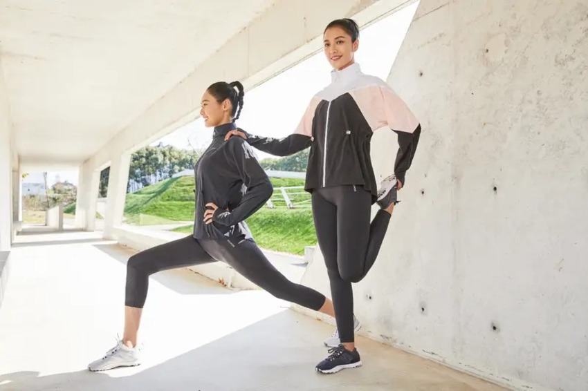 Áo thun ngắn tay kết hợp với quần legging giúp quá trình di chuyển linh hoạt, dễ dàng hơn
