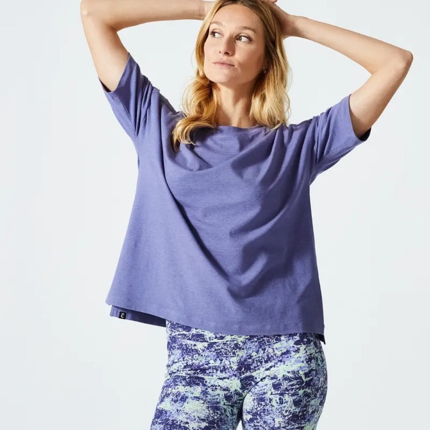 Nên sử dụng những mẫu áo croptop có kích cỡ vừa vặn với cơ thể