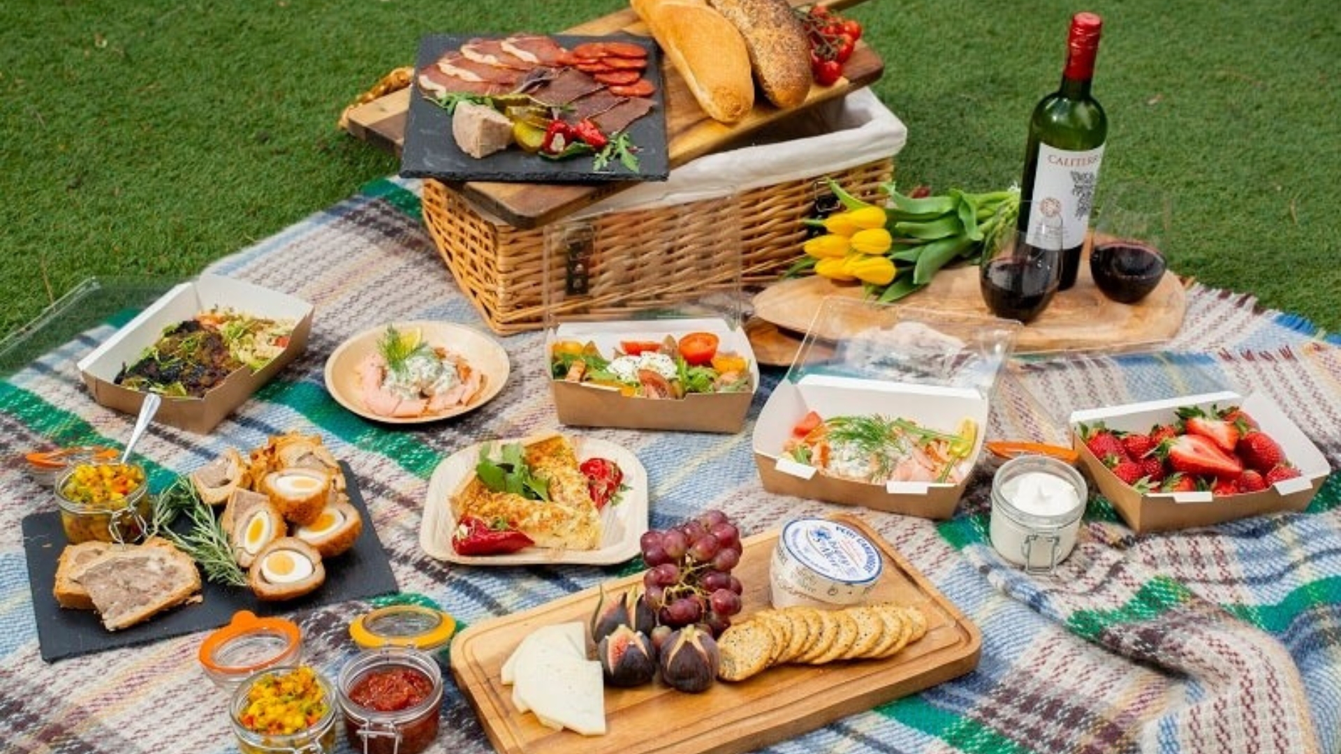 [TỔNG HỢP] Đi cắm trại cần những gì? 15 vật dụng KHÔNG THỂ THIẾU