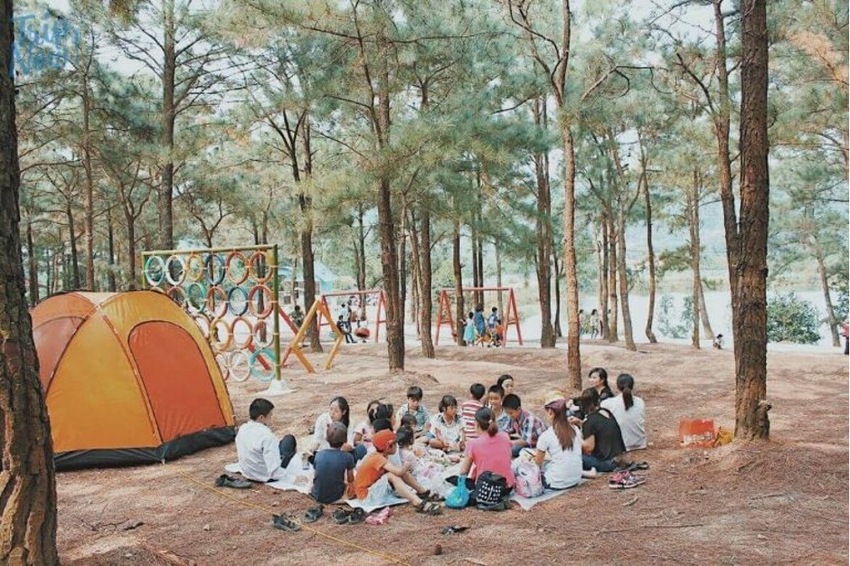 Khu du lịch sinh thái Bản Rõm rất thích hợp cho các bạn trẻ cắm trại qua đêm (Nguồn: Internet)