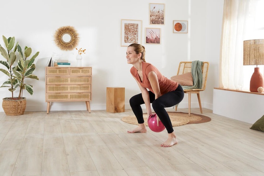 Cách kết hợp bra thể thao, áo khoác và quần legging có thể được sử dụng cho nhiều tình huống khác nhau