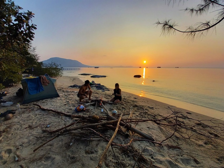 Trải nghiệm camping bên hoàng hôn trên đảo Phú Quốc