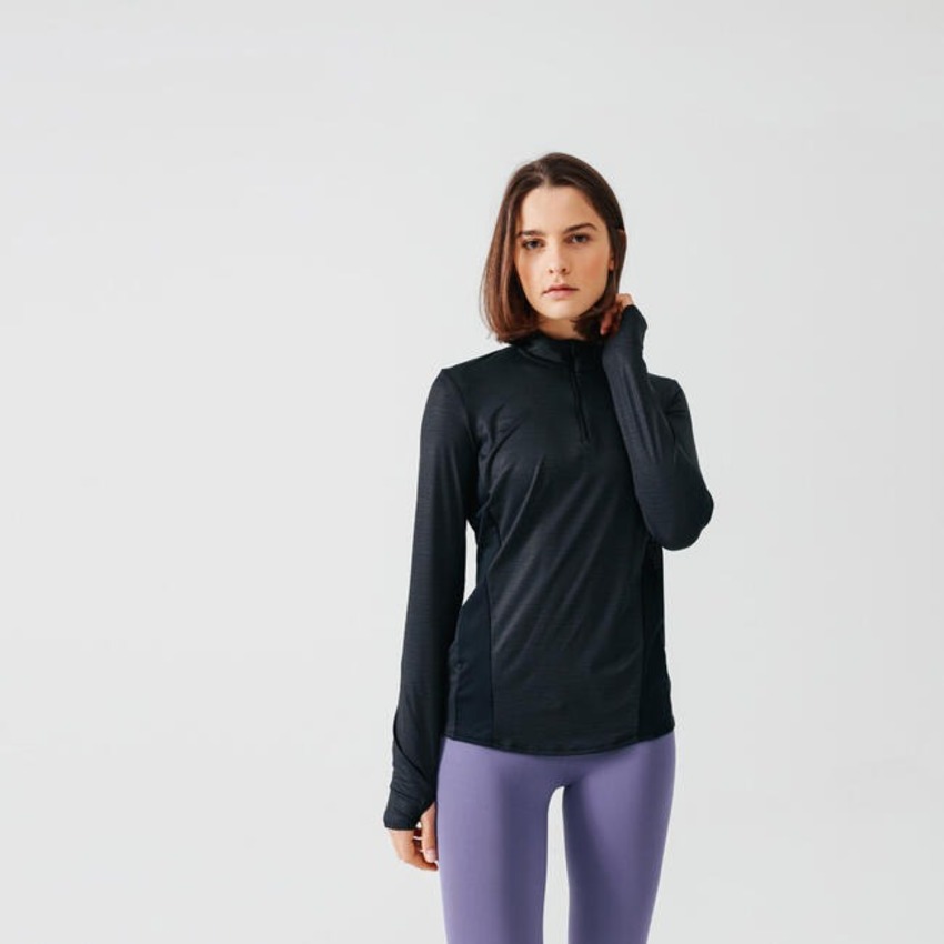 Outfit quần legging và áo hoodie giúp giữ ấm tốt nhưng vẫn thoát nhiệt tốt