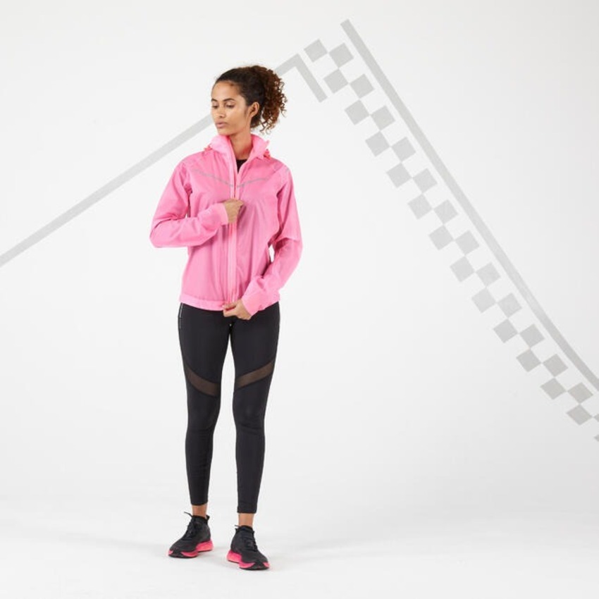Áo khoác gió, áo thun và quần jogger trang phục thoải mái có thể mặc hàng ngày
