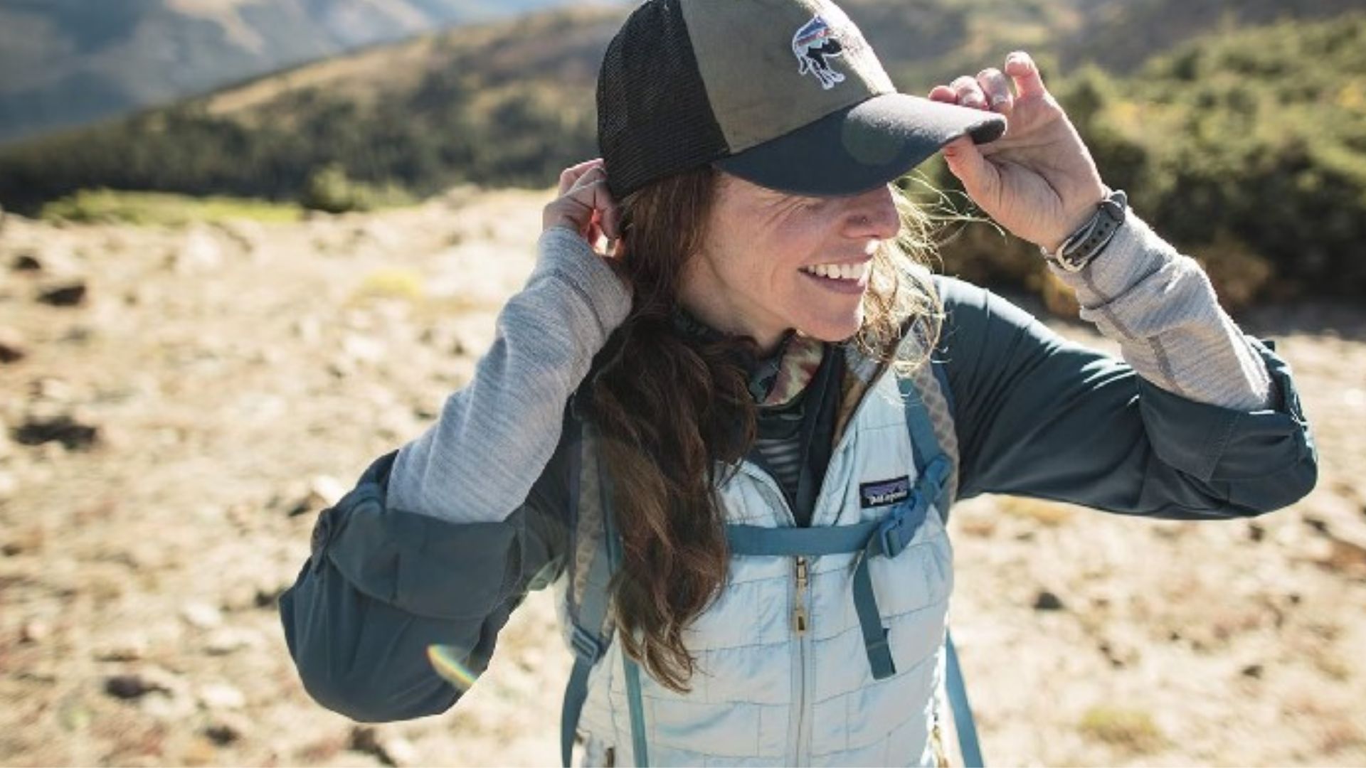 Đi cắm trại nên mặc gì? Gợi ý 20 trang phục THOẢI MÁI cho cả nam & nữ