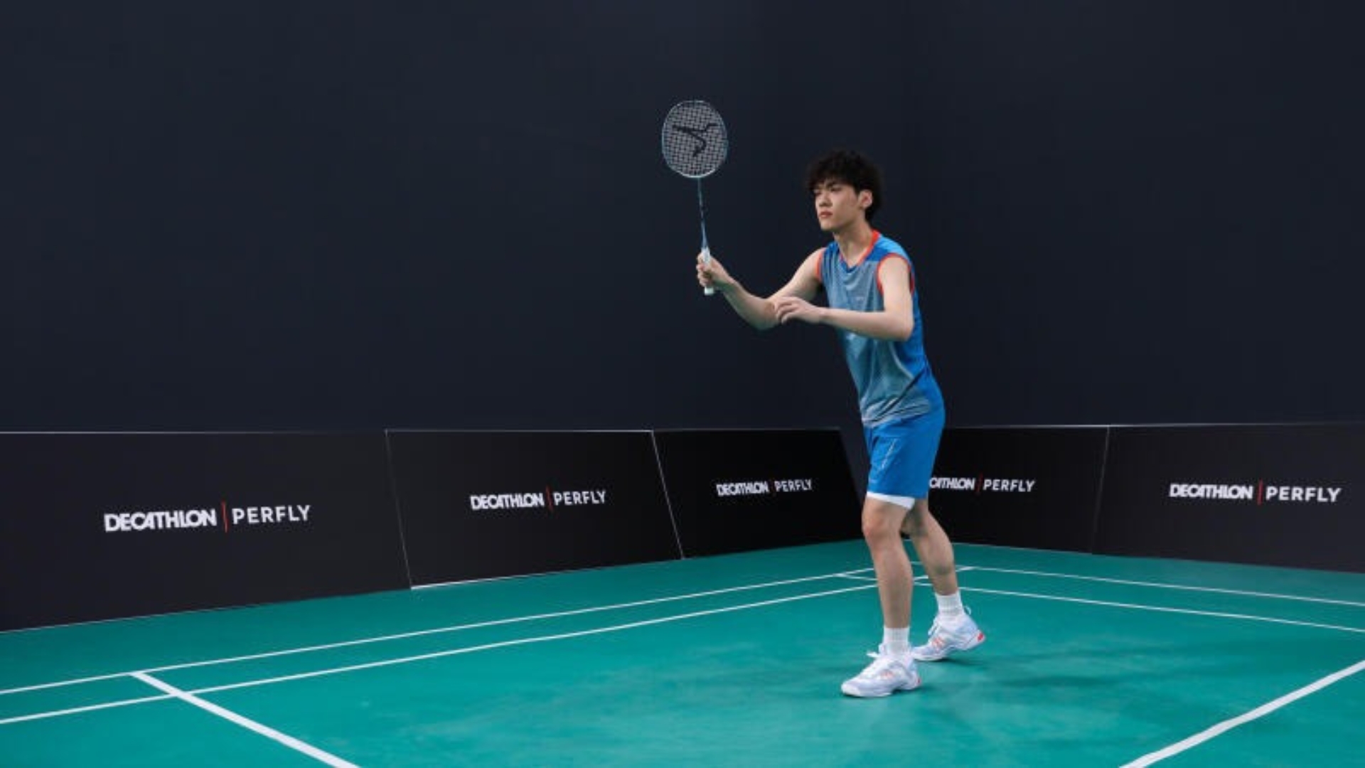 Giày chạy bộ có đánh cầu lông được không? Nguy cơ dùng chung 1 loại giày