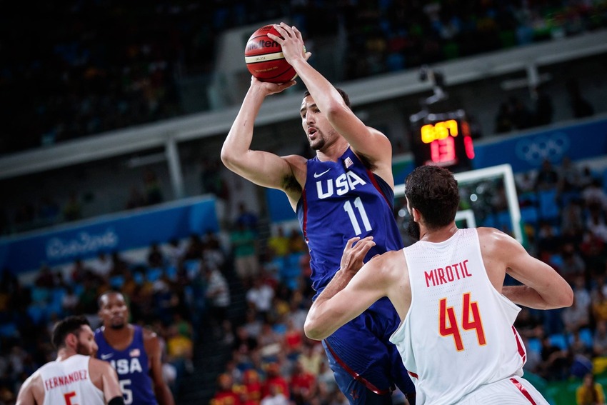 Liên đoàn Bóng rổ Quốc tế (FIBA) là phòng ban quản lý và vận hành cho tới bóng rổ quốc tế, bao hàm cả những quy tắc và quy toan của trò chơi