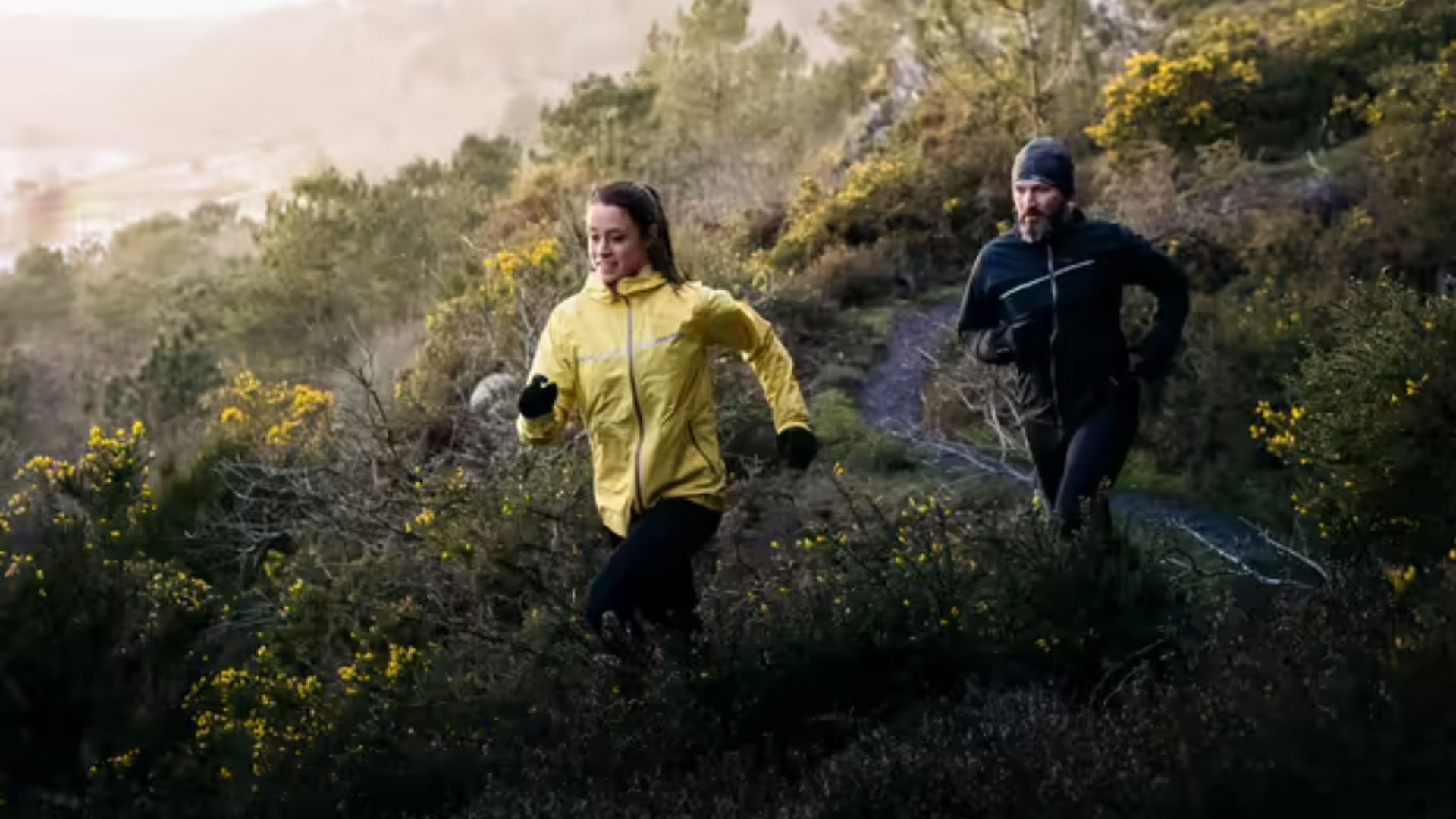 [CẢNH BÁO] Thực hư việc mặc áo khoác chạy bộ để giảm cân