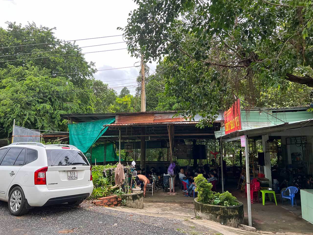 7 Lộ trình Leo Núi Bà Đen & Kinh Nghiệm Chinh Phục “Nóc nhà Nam Bộ” 12 Dốc đá dựng thẳng đứng trên đường leo núi Phượng