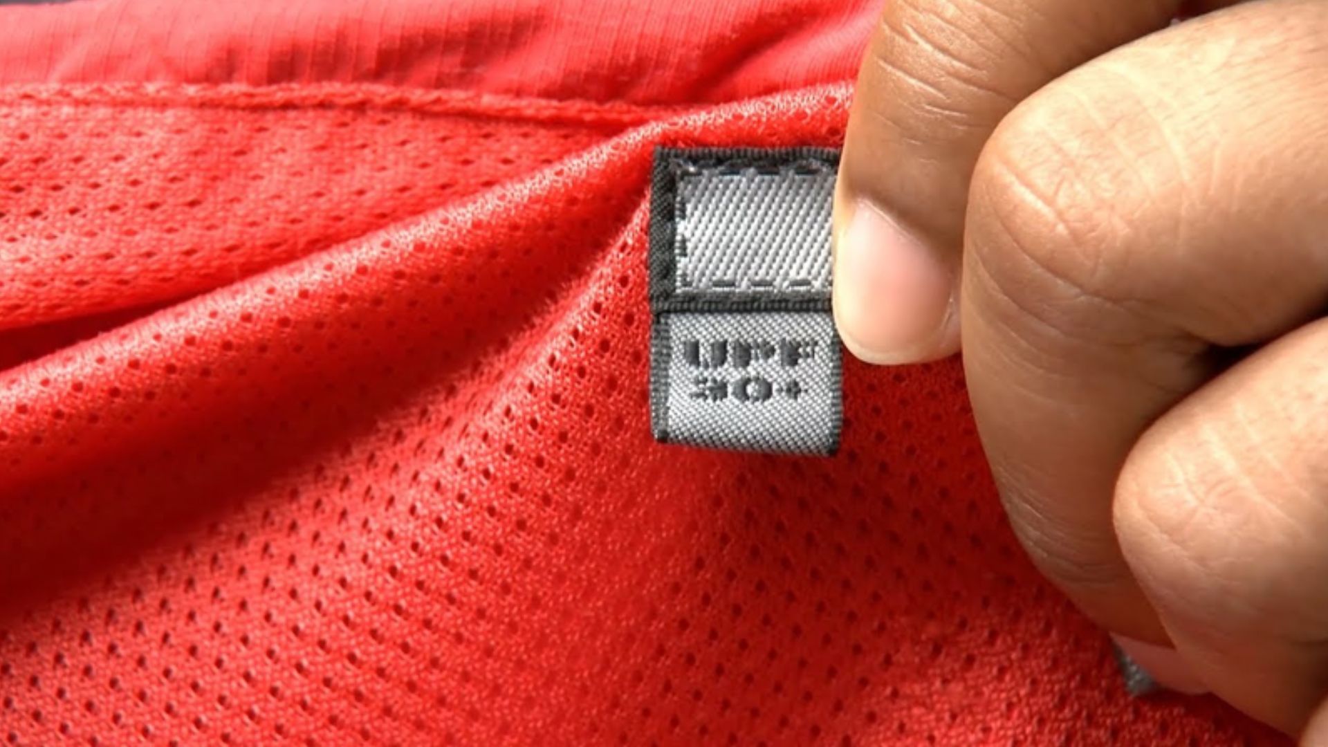 UPF là gì? Chỉ số cực quan trọng không thể bỏ qua khi mua áo chống nắng