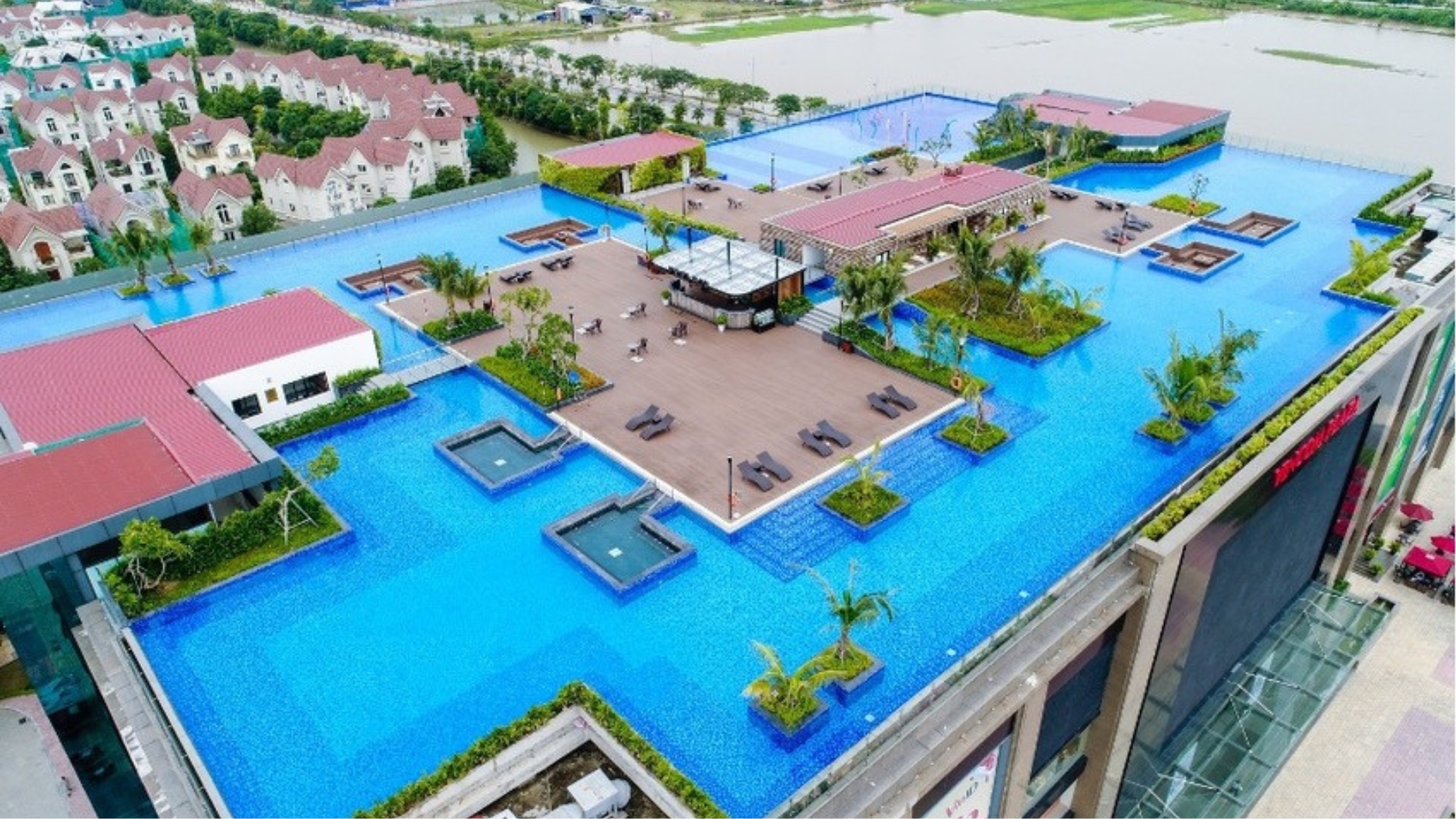 [Hè 2025] Tổng hợp 7 bể bơi Long Biên kèm giá vé chi tiết