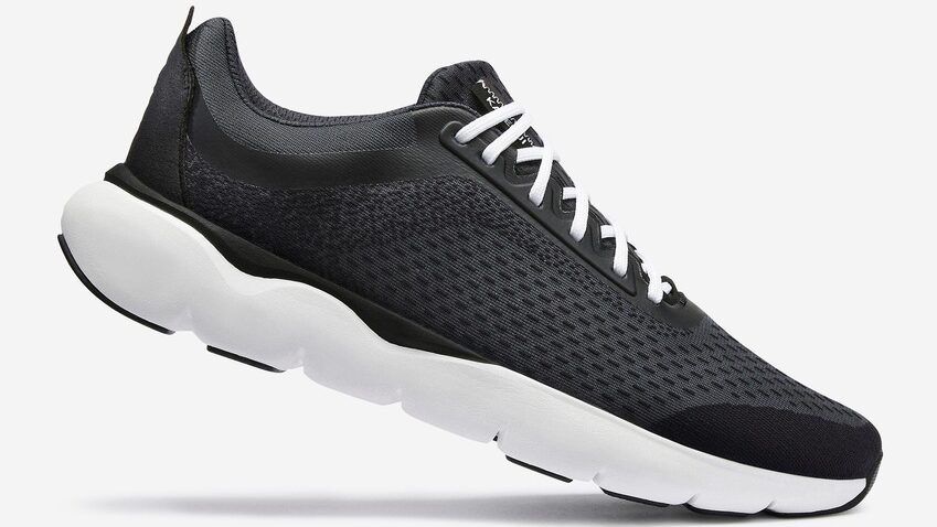 8+ giày chạy bộ tốt nhất cho nam, nữ 2025