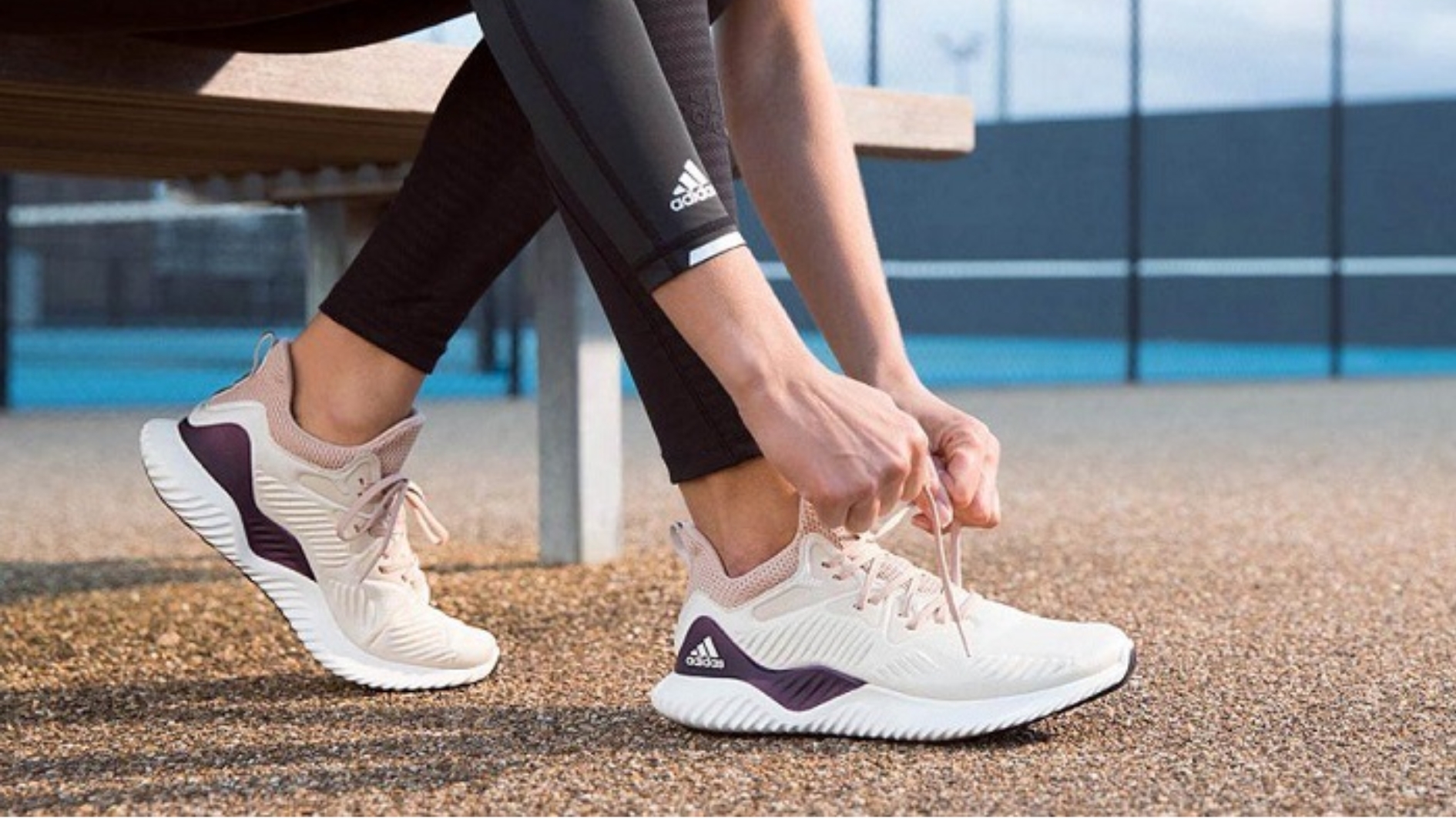 Giày đi bộ nữ loại nào tốt? 10 mẫu đáng tiền nhất 2025