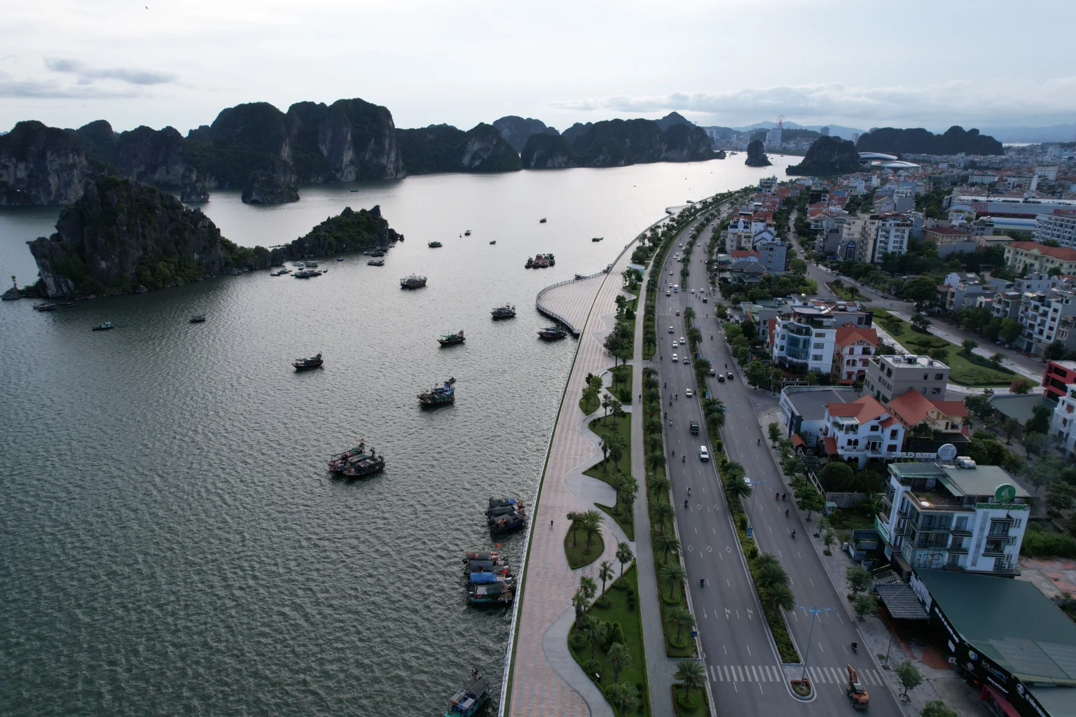 Tham gia giải chạy Halong Bay Heritage Marathon 2025 để hòa mình vào thiên nhiên kỳ diệu của Hạ Long (Nguồn: internet)