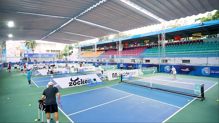 Sân Pickleball Cầu Giấy tạo cảm giác như đang tham dự một giải đấu chuyên nghiệp