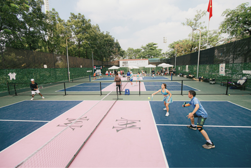 Dù mới hoạt động vào cuối năm 2024, Wessie Haus Pickleball Club là sân pickleball hà nội đã nhanh chóng thu hút lượng lớn tay vợt đăng ký thuê sân