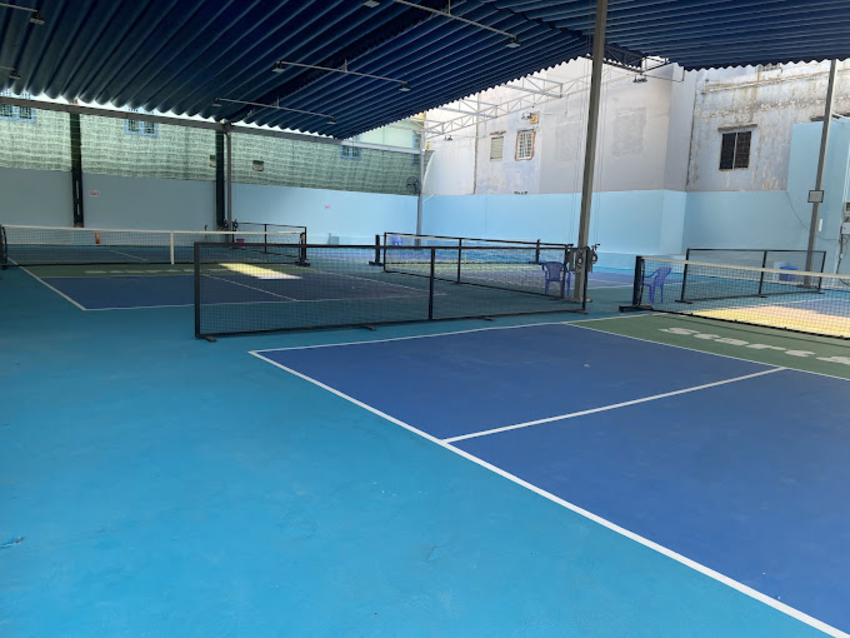 Cụm 4 sân tập có mái che tại Hoàng Kiệt Pickleball nằm trong danh sách sân pickleball Quận 7