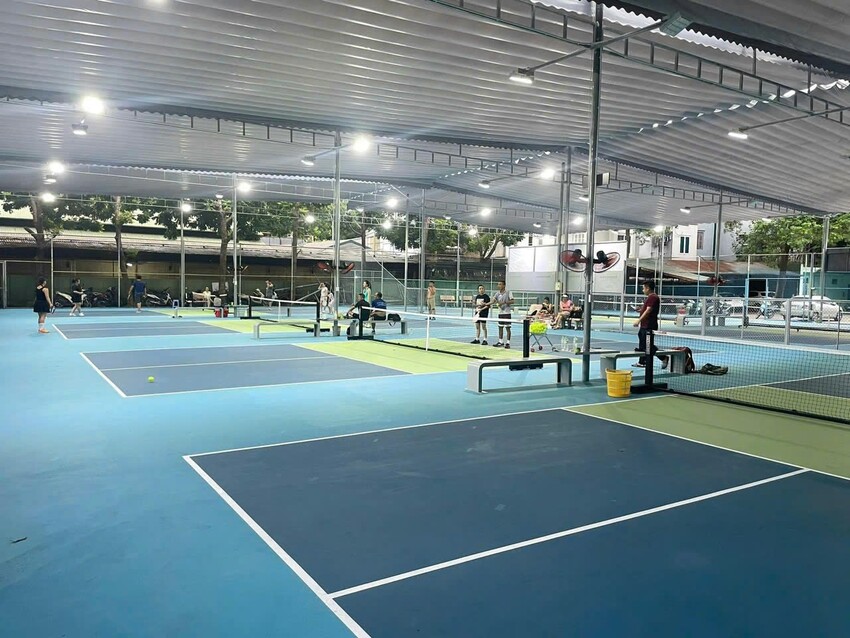 Sân pickleball Láng Hạ là một trong những sân pickleball Hà Nội có quy mô lớn