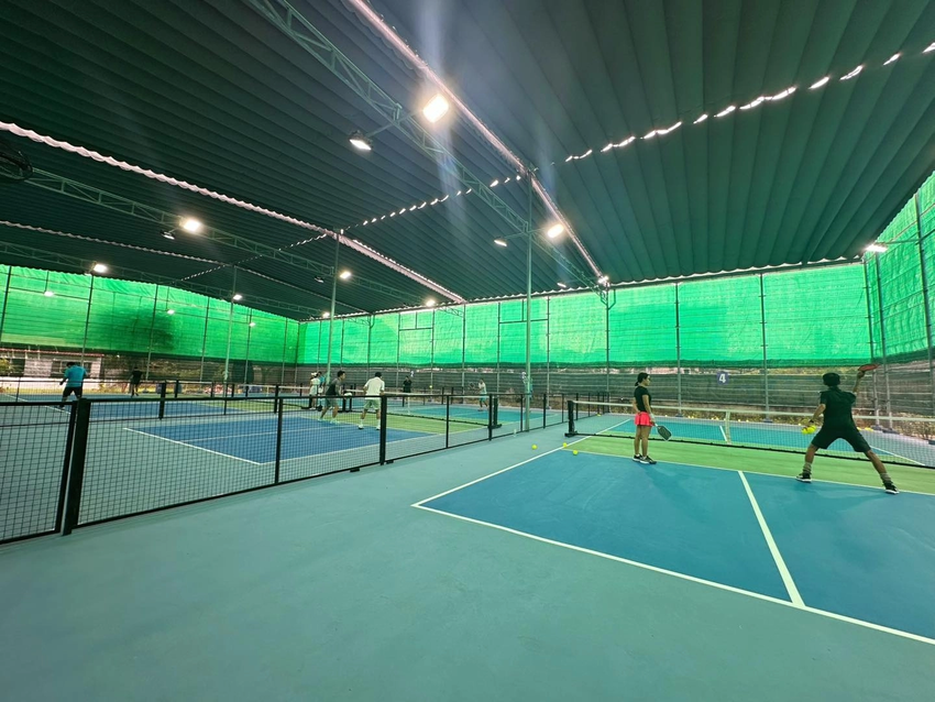 Sân tập rộng rãi tại Lacasa De Pickleball là một trong những sân pickleball Quận 7