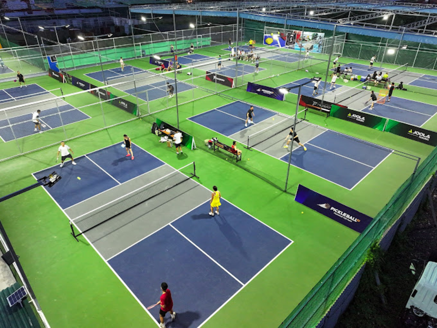 Lyson Pickleball có cụm 12 sân trải nhựa asphalt và trang bị hệ thống đèn chiếu sáng hiện đại, phục vụ người chơi cả ngày lẫn đêm