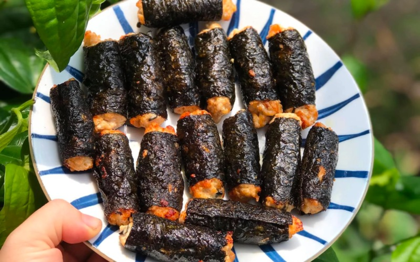 Ức gà cuộn rong biển (ảnh minh họa)