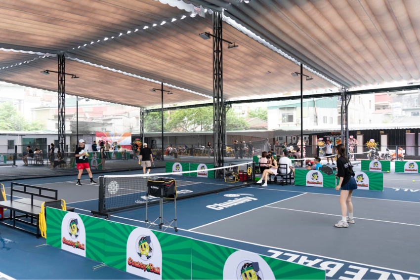 Sân pickleball ChubbyBall luôn thu hút lượng lớn người chơi, mang lại bầu không khí sôi động, tràn ngập tinh thần thể thao là sân pickleball hà nội