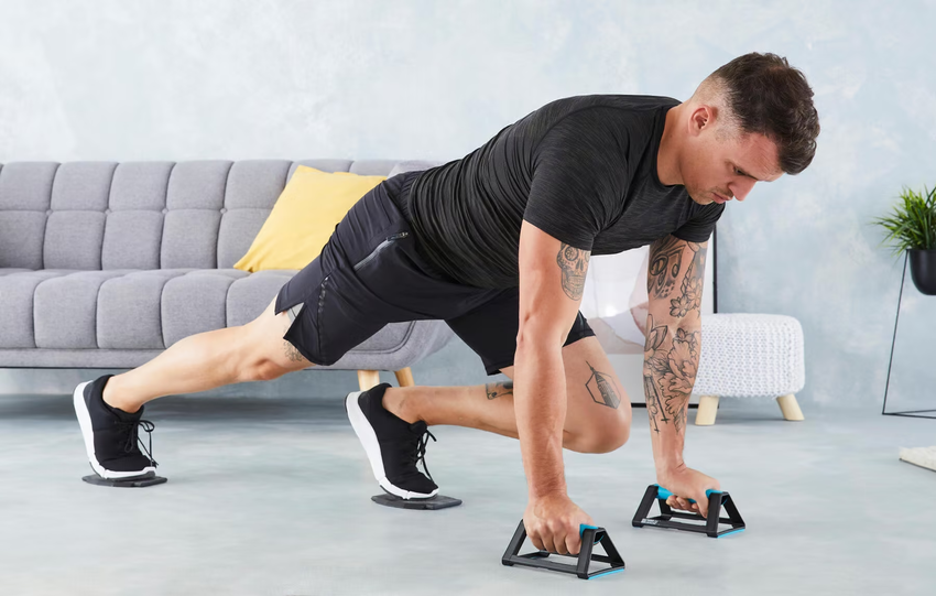 Bạn nên tập các động tác kết hợp plank và gập bụng giúp tăng cường hiệu quả