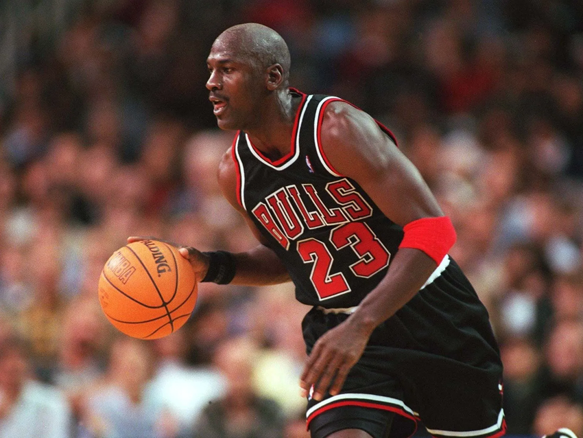 Michael Jordan là một trong những cầu thủ bóng rổ vĩ đại nhất mọi thời đại