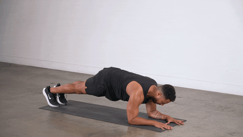 Plank là bài tập phù hợp cho cả người mới bắt đầu và người đã tập lâu năm
