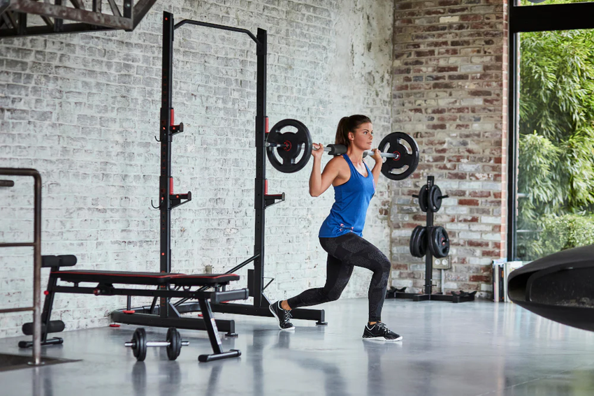 Tập kháng lực bằng tạ tay hoặc tạ đòn là bài tập không thể thiếu với dân tập gym lâu dài