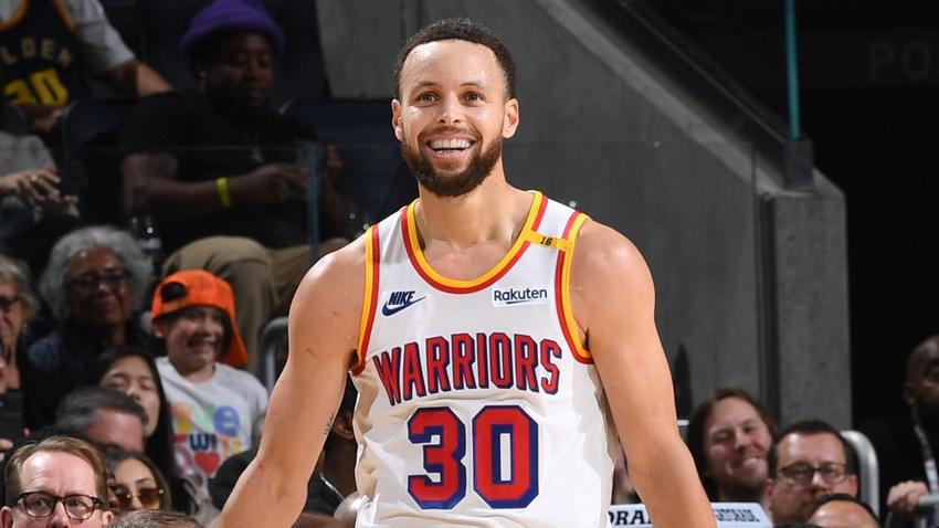 Stephen Curry là xạ thủ ném 3 điểm vĩ đại nhất NBA