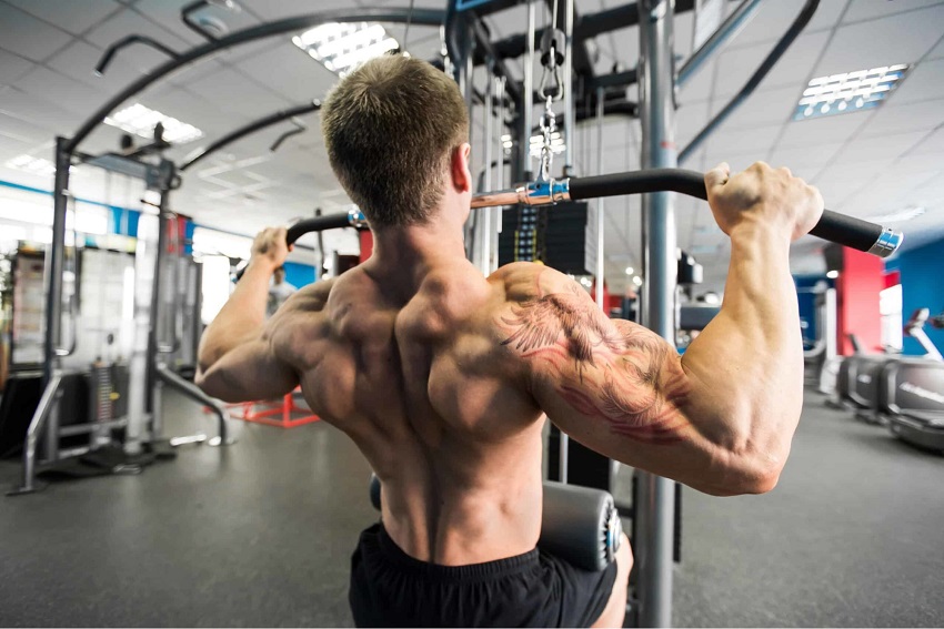 Bài tập cơ lưng xô với máy kéo cáp