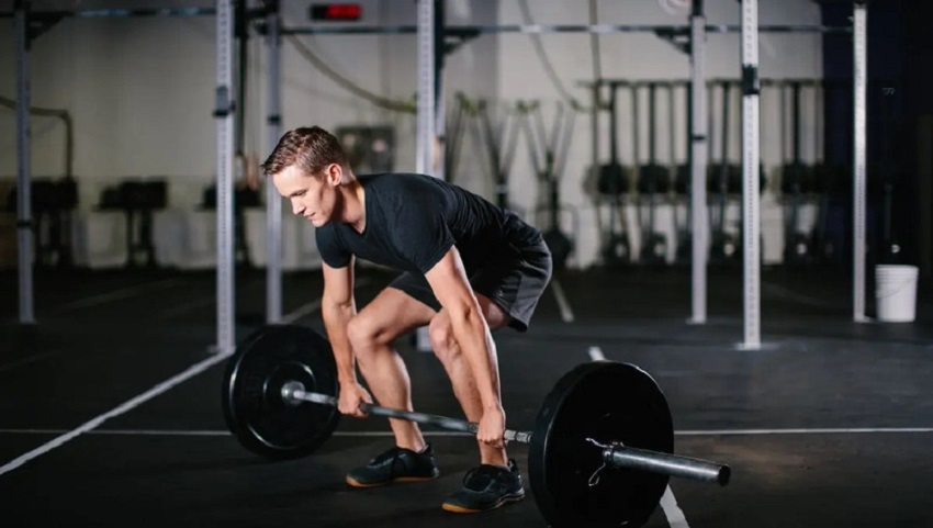 Barbell Bent-over Row là bài tập lưng xô hiệu quả cho nam giới