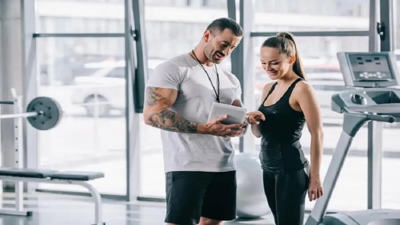 Thuê PT tập gym bao nhiêu tiền? Cập nhật giá 2025