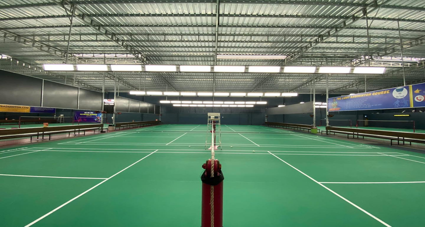 Giá thuê sân cầu lông Đức Thảo ra sao? Review chất lượng dịch vụ 