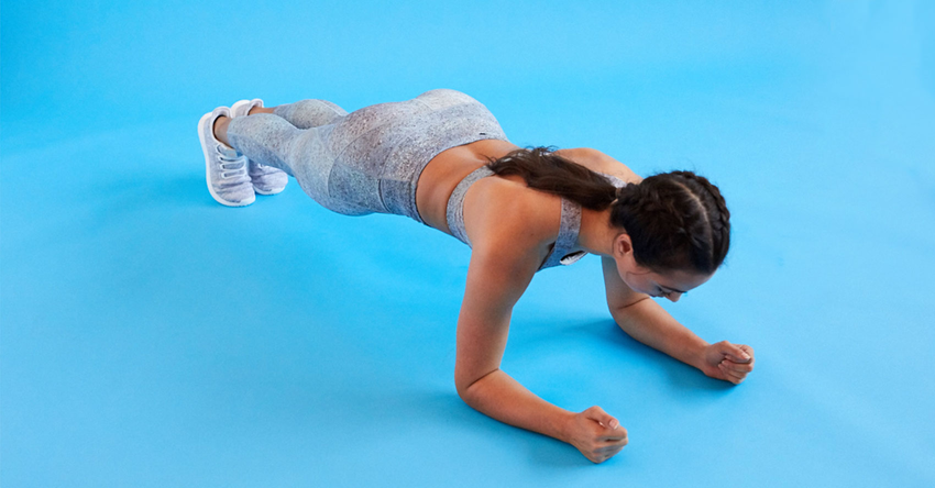 Plank di chuyển là biến thể nâng cao của plank bằng khuỷu tay.