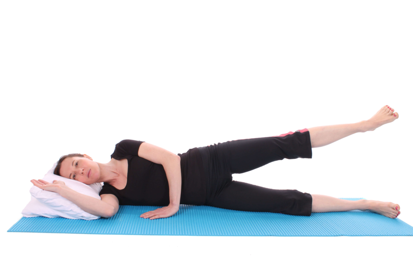 Side-lying hip abduction thích hợp để tập luyện tại nhà.