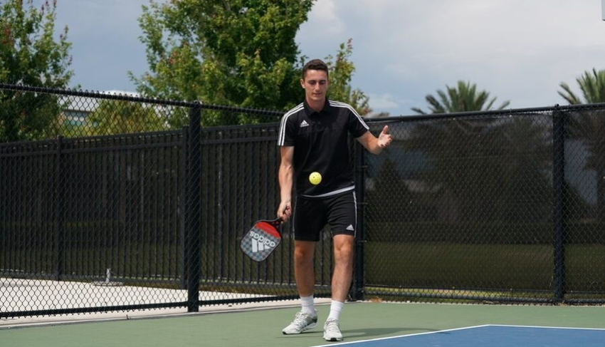 Cú phát bóng pickleball