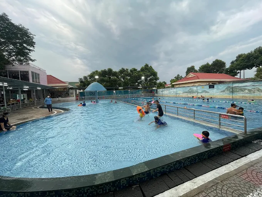Hồ bơi có mức giá vé bình dân