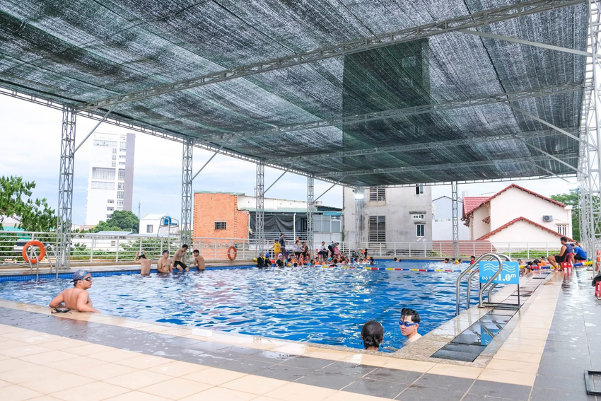 Hồ bơi Đại học Ngân hàng