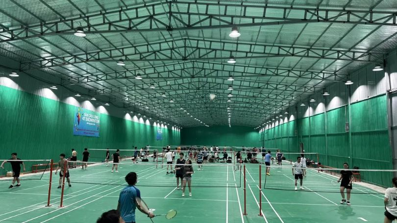 Review sân cầu lông 4T Badminton Triều khúc chi tiết nhất