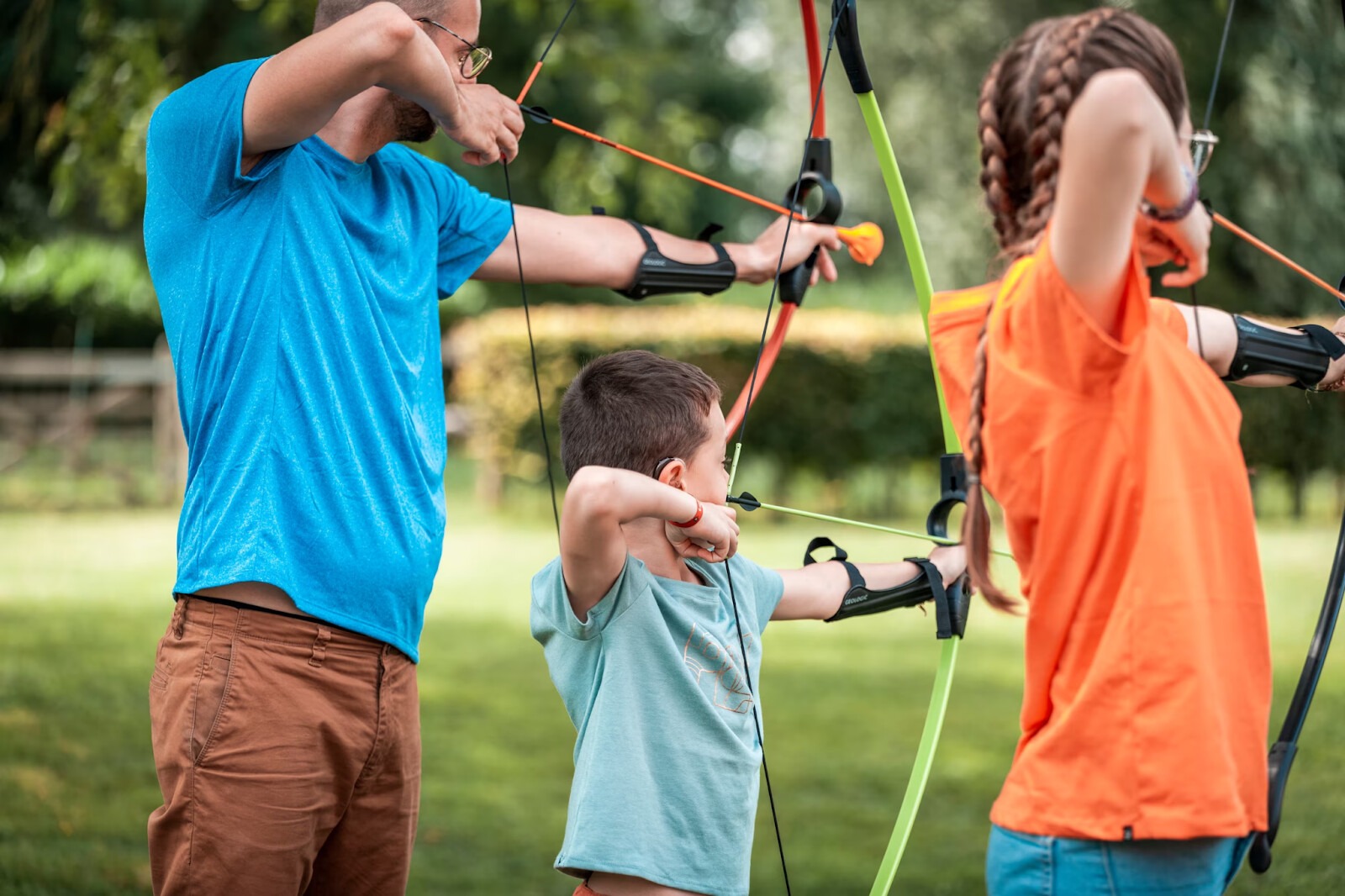 Hãy mặc quần áo thoải mái, vừa vặn, không quá rộng cũng không quá bó sát để linh hoạt trong từng động tác - Nguồn: Decathlon