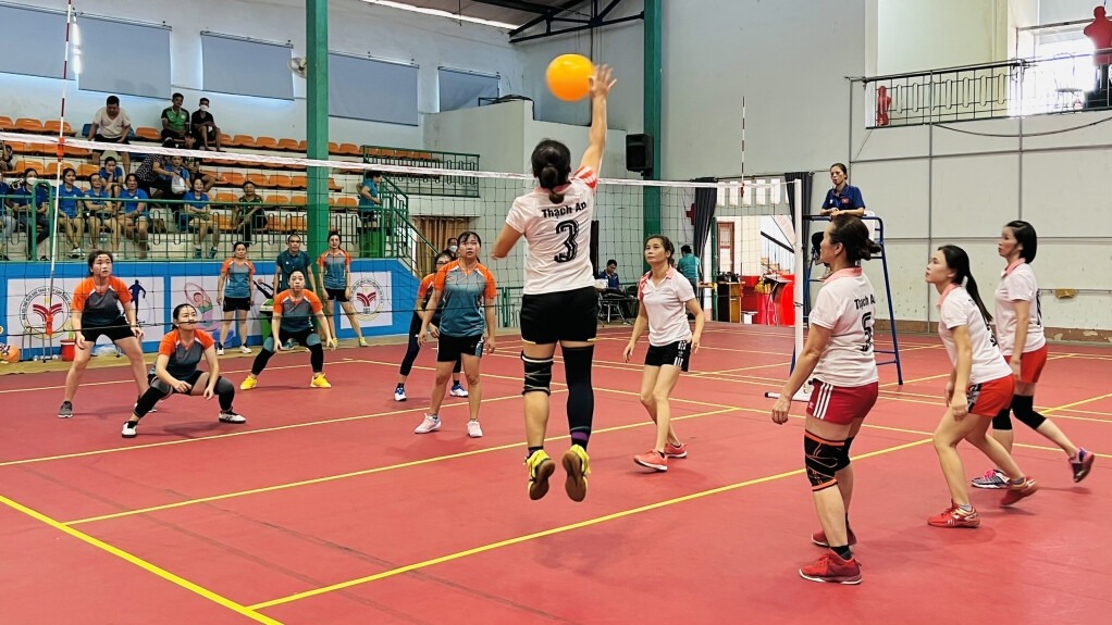 Khi mới bắt đầu bạn hãy thử luyện tập dưới hình thức nhóm hoặc câu lạc bộ để học hỏi