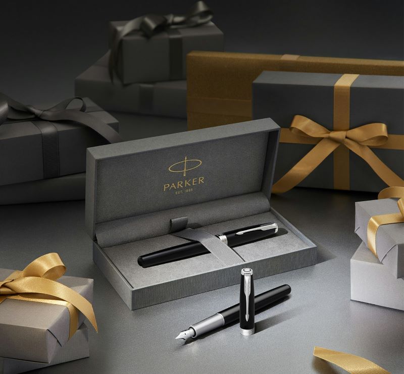 Bút viết cao cấp - món quà trân quý nâng niu từng nét chữ trong sự nghiệp trồng người (Nguồn: Internet)