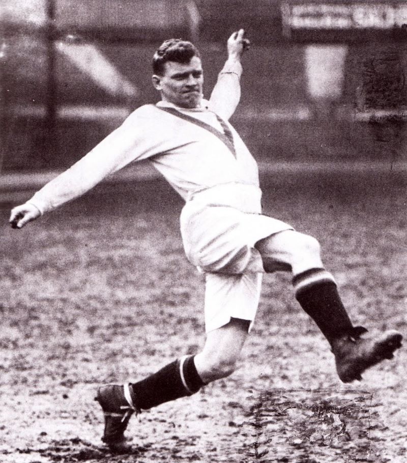 Joe Spend - cầu thủ MU được biết đến với lối chơi chạy cánh thông minh - Nguồn: Internet