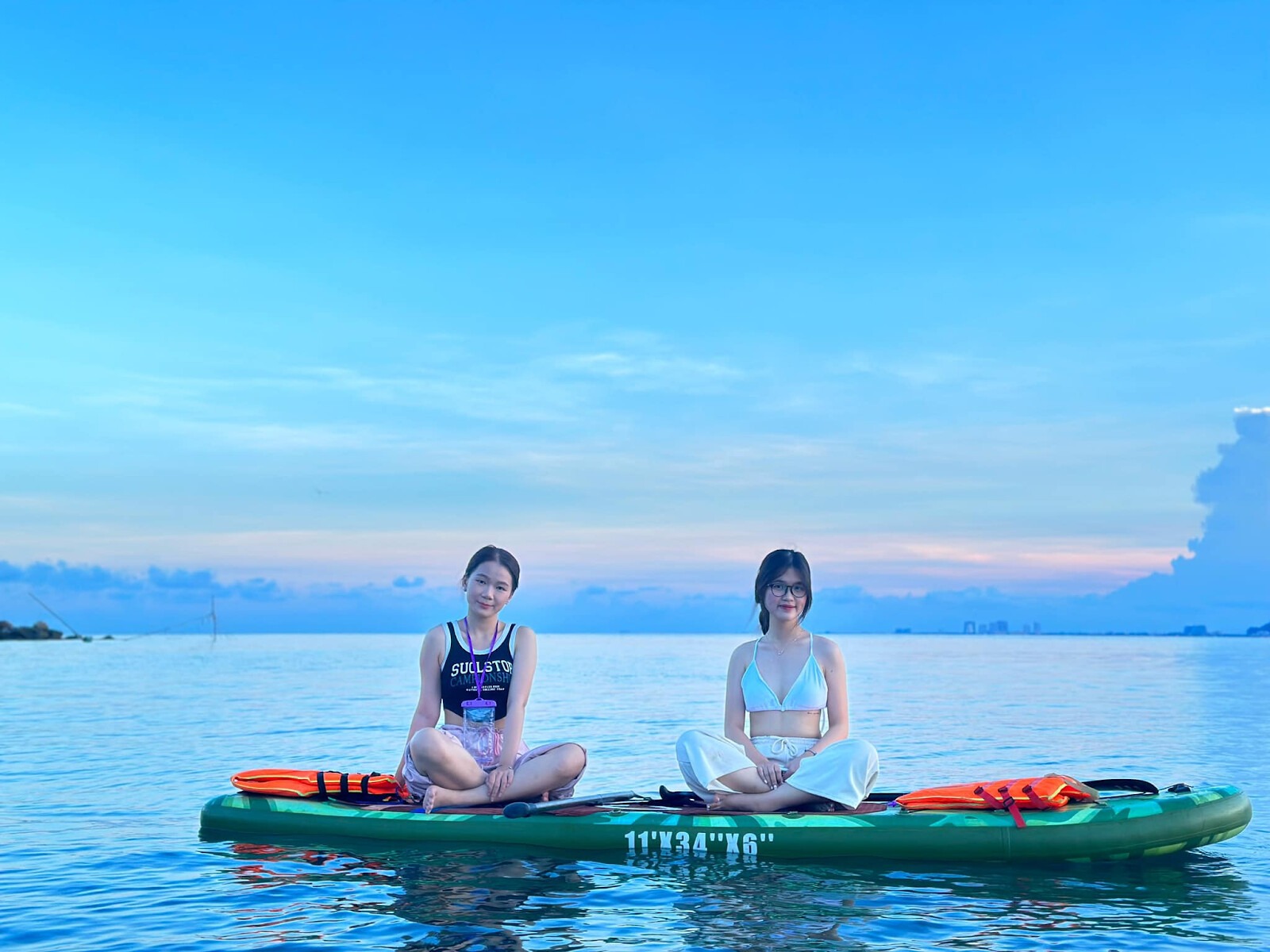 Bạn sẽ được trang bị đầy đủ áo phao, túi zip chống nước, v.v