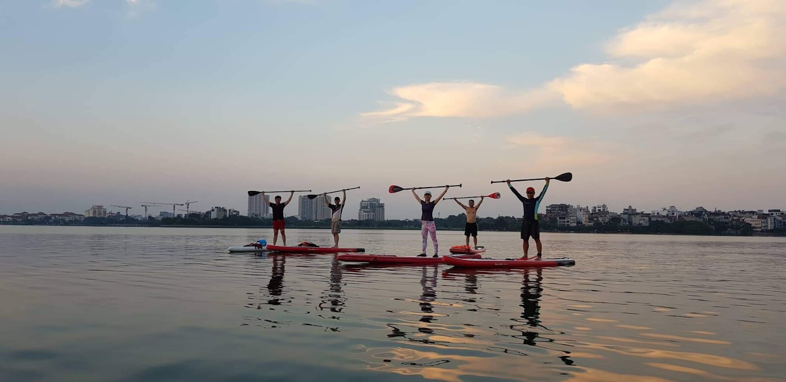 Chèo SUP tại Hồ Tây Hà Nội (Nguồn: Hanoi Kayak Club)