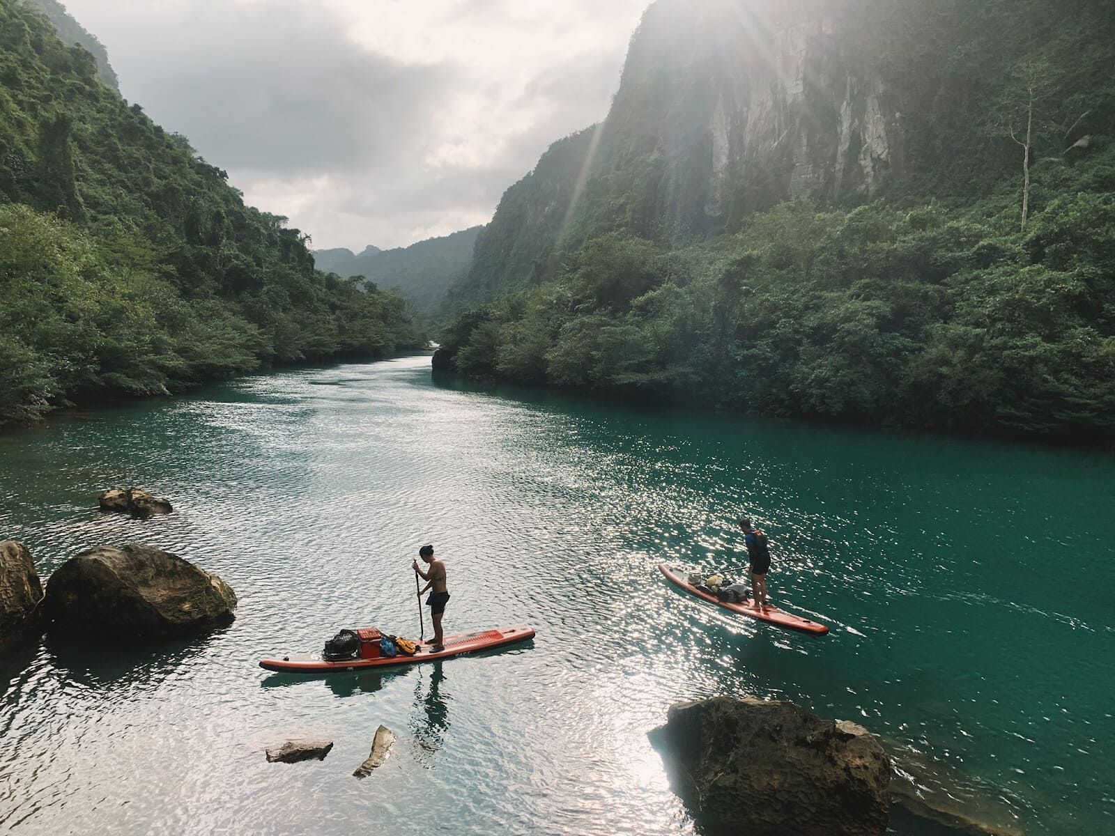 Thời gian lý tưởng để chèo SUP Huế là tháng 04 - 09 hàng năm - Nguồn: Internet